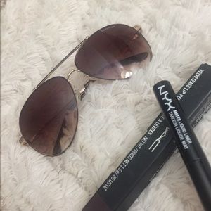 Kenneth Cole Reaction Sunnies 💕